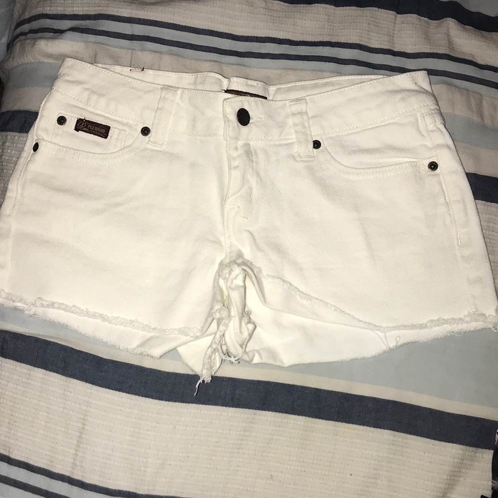 WHITE SHORTS SIZE 9